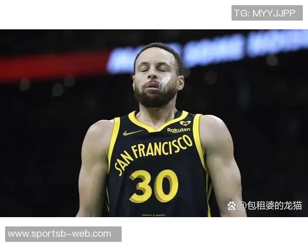 拼尽全力库里三分球表现惊艳全场独得38分却难阻球队失利 拼尽全力库里三分球表现惊艳全场独得38分却难阻球队失利